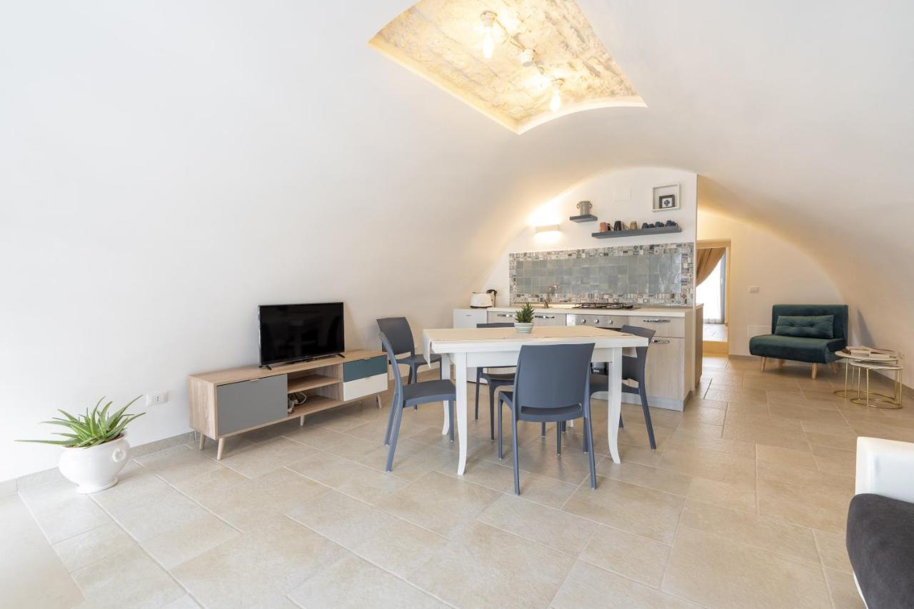 Suite La Scala Del Borgo Cisternino Kültér fotó