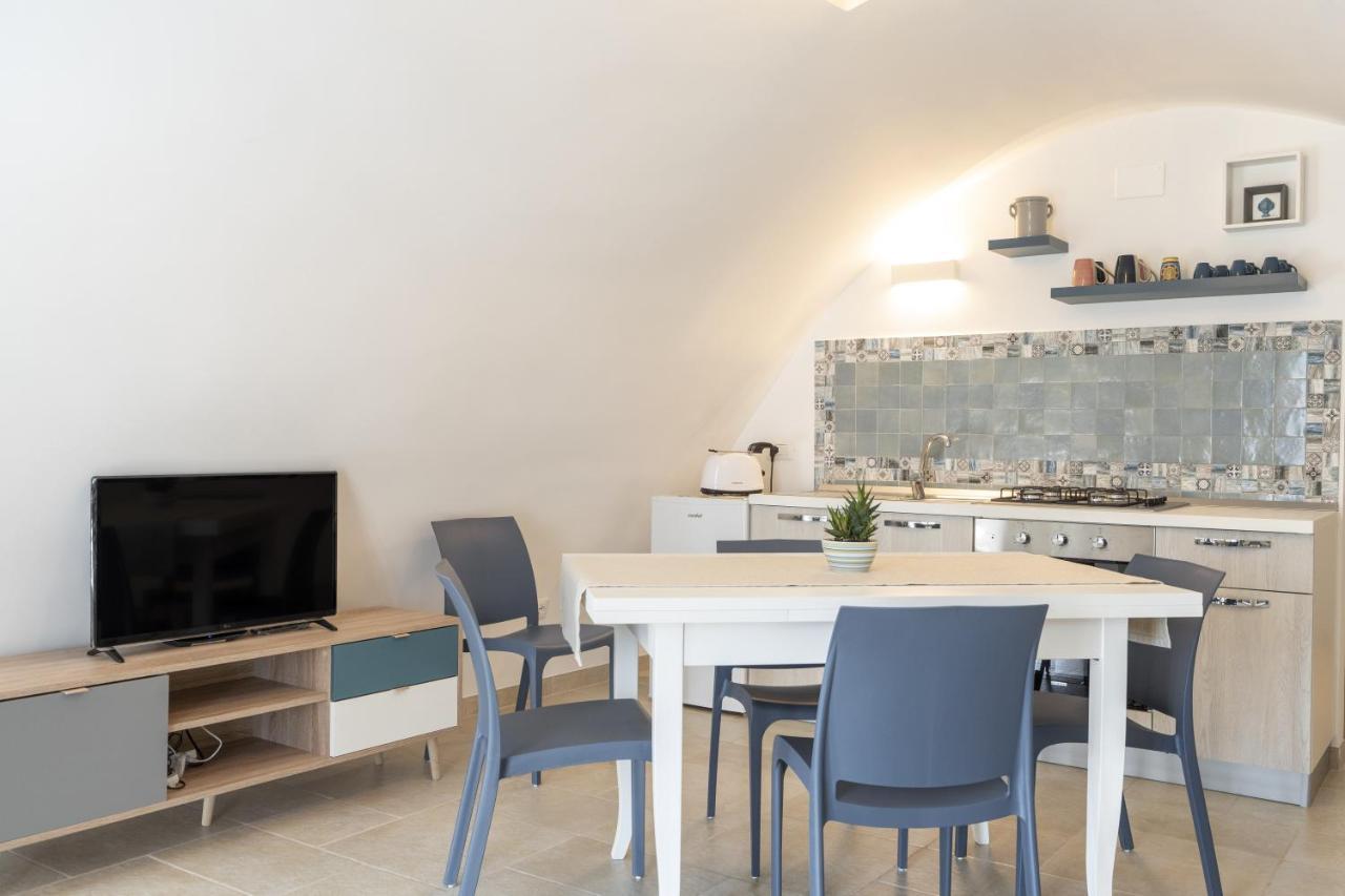 Suite La Scala Del Borgo Cisternino Kültér fotó
